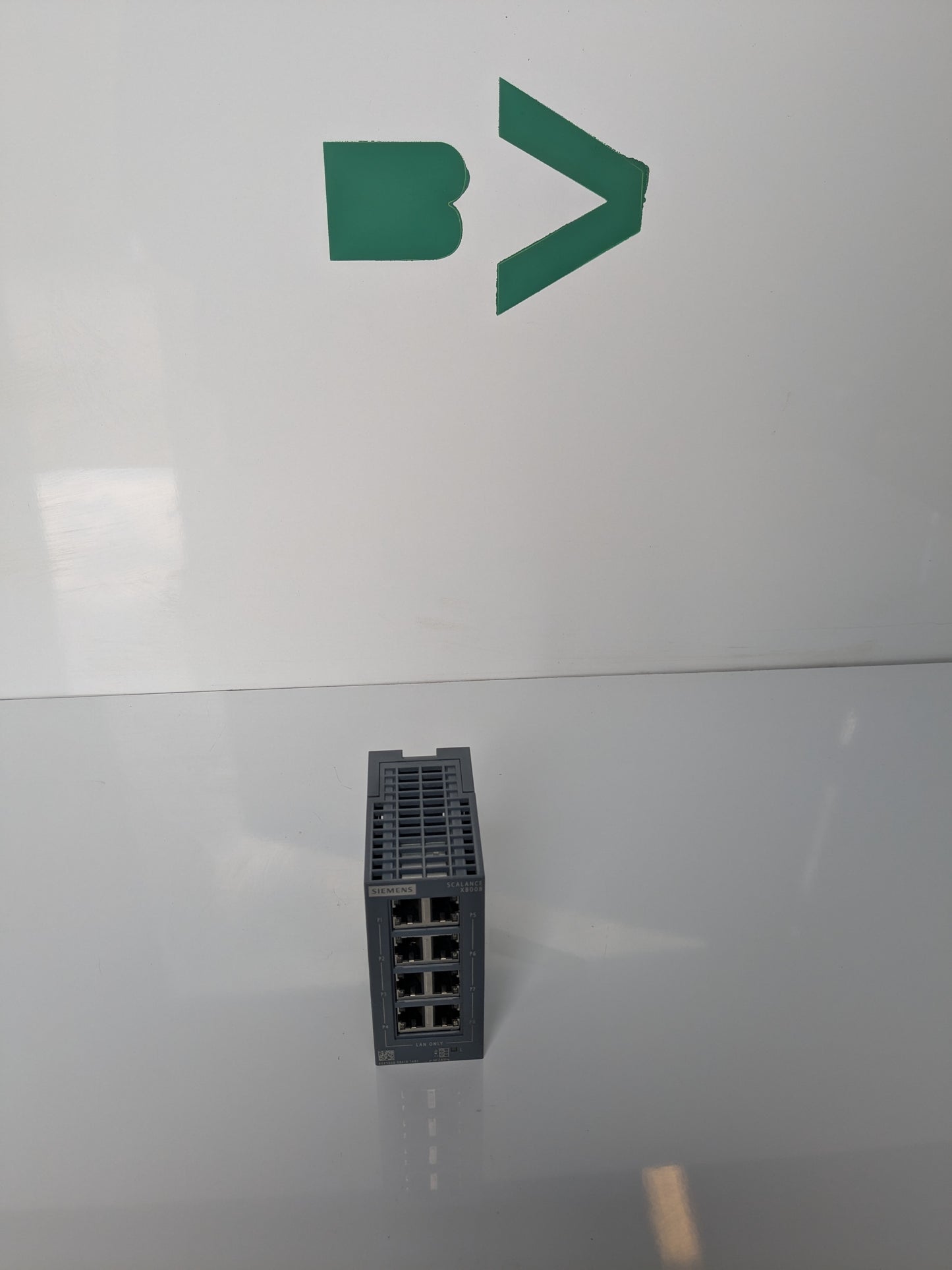 *NEW* Siemens Unmanaged Industrial Ethernet Switch, 24V AC/DC, 8 Inputs - SCALANCE X S - Robot Hub
