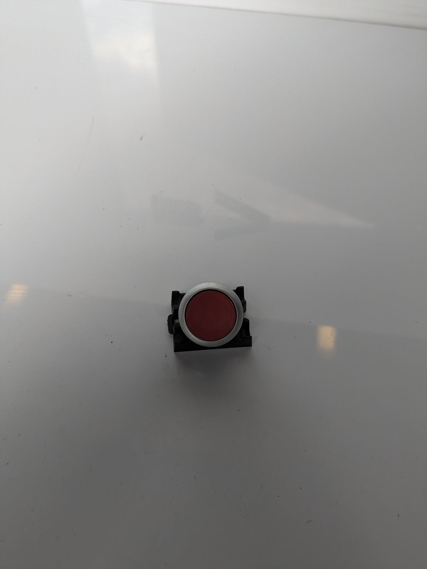 *NEW* Eaton M22 Series Red Illuminated Momentary Push Button Head, 22mm Cutout, IP67 - Robot Hub
