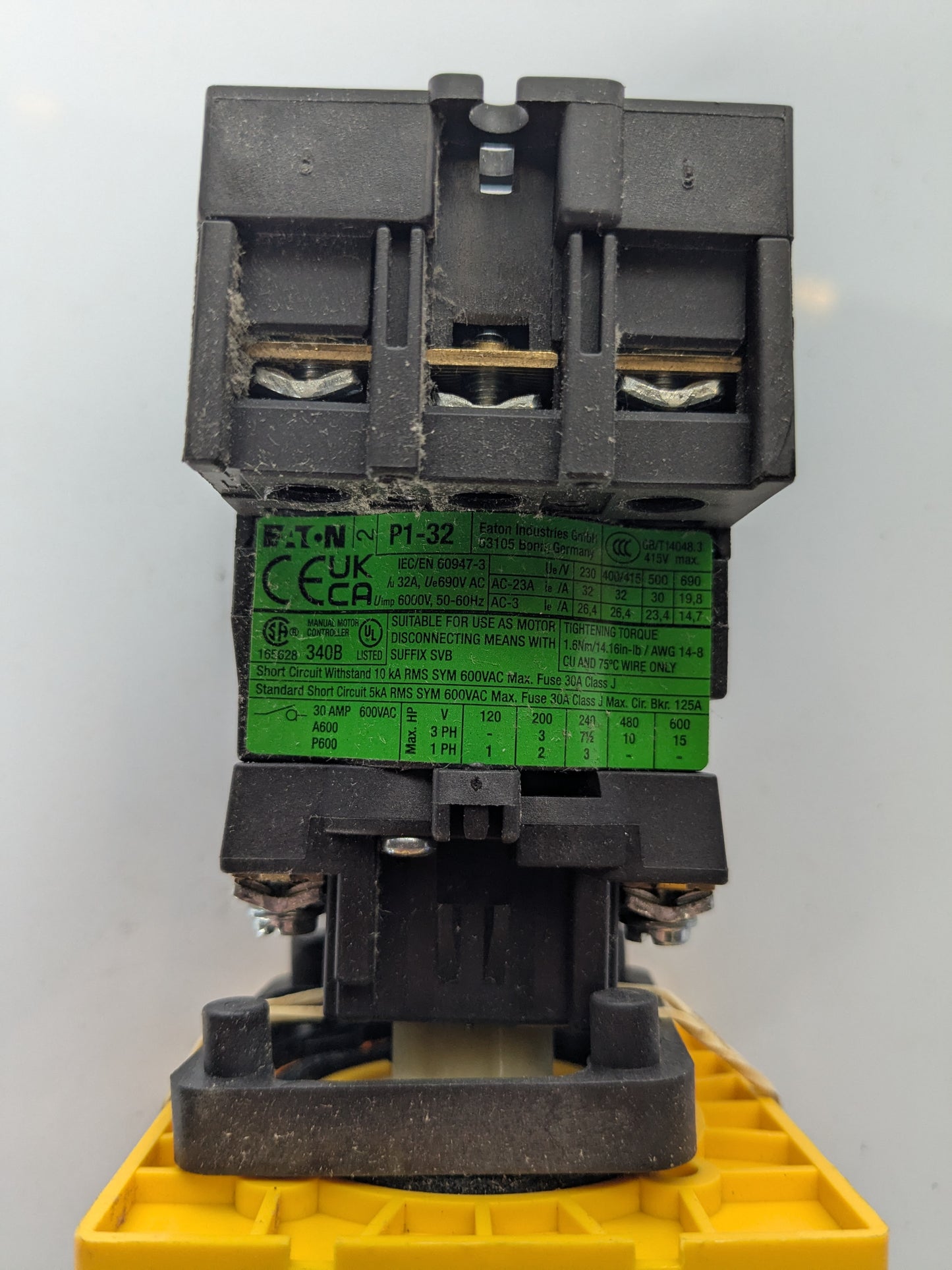 *NEW* Eaton 3P Pole Panel Mount Isolator Switch - 32A Maximum Current, 15kW Power Rating, IP65 - Robot Hub