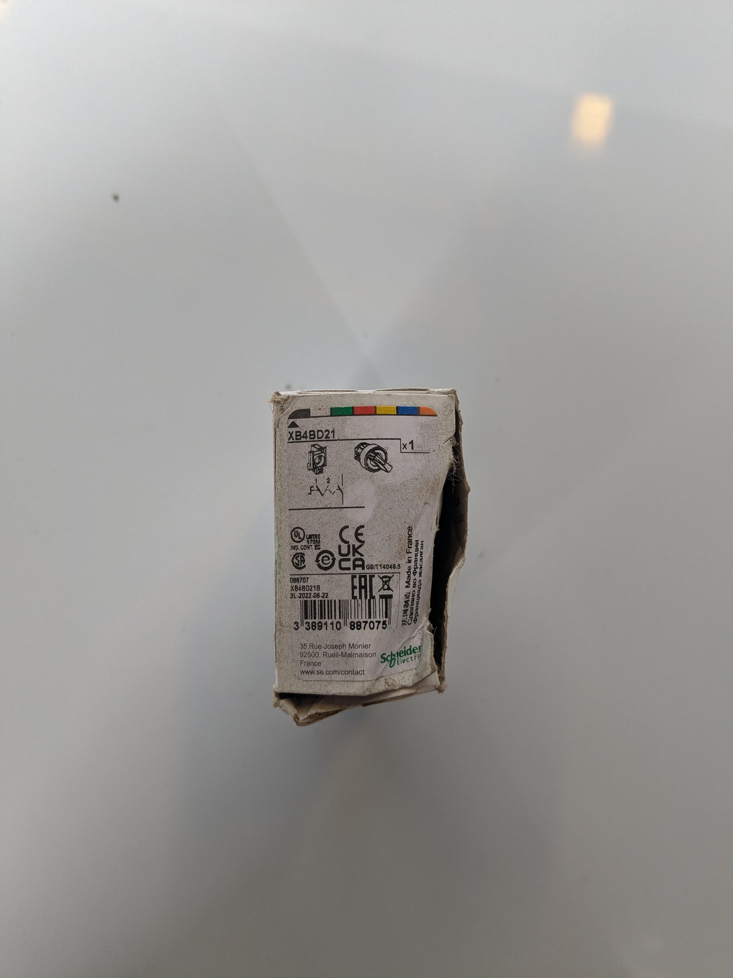 *NEW* Schneider Electric Harmony XB4 Series 2 Position Selector Switch Head, 22mm Cutout, Black Handle - Robot Hub