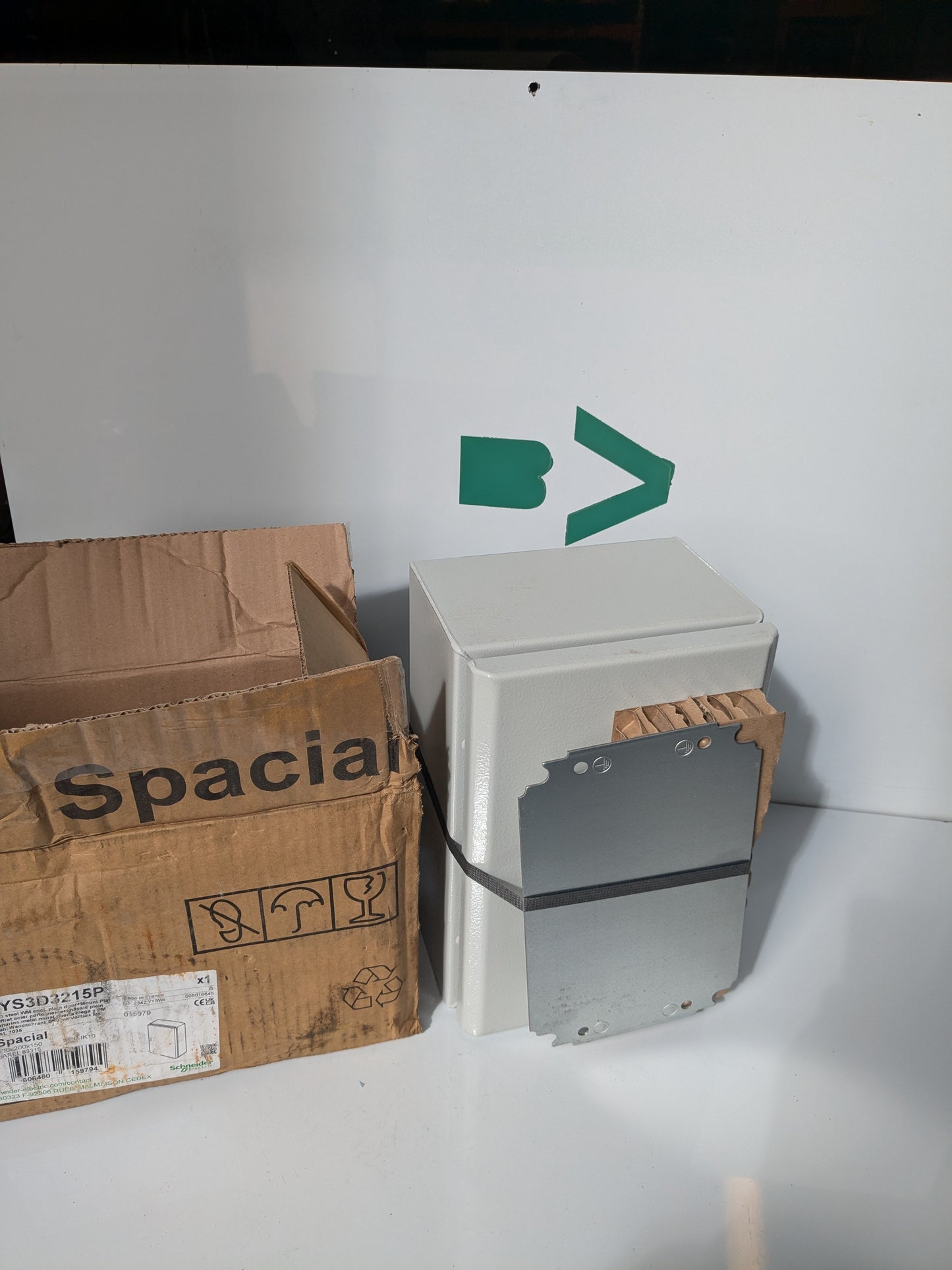 *NEW* Schneider Electric PanelSet S3D Series Steel Wall Box, IP66, 300 mm x 200 mm x 1 - Robot Hub