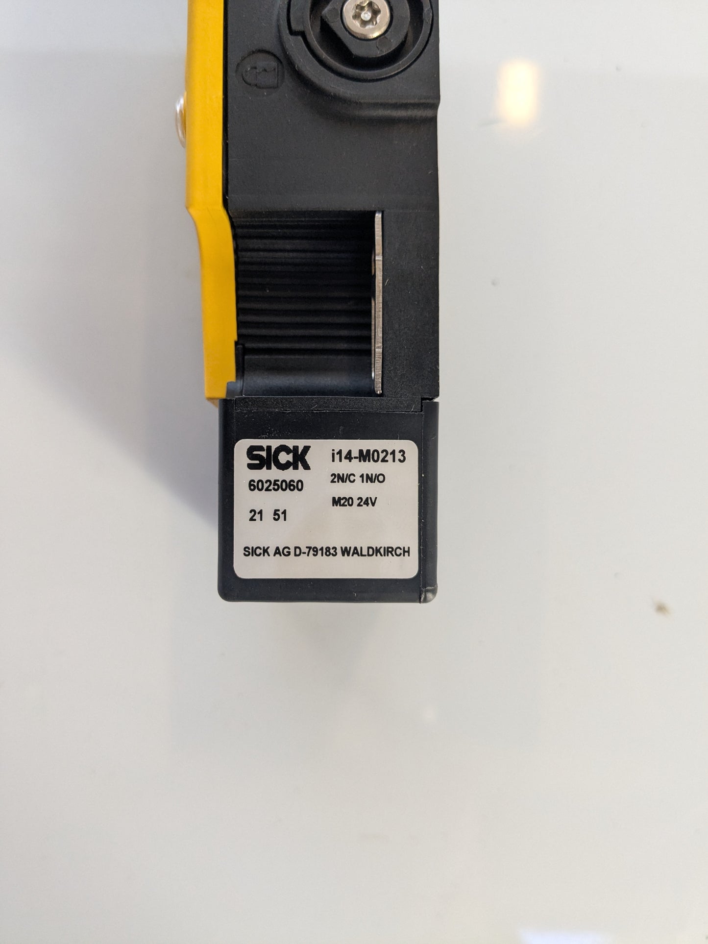 *NEW* SICK i14 Safety Interlock Switch, 2NC/1NO, Electromagnetic, Glass Fibre Reinforced Thermoplastic, Electromagnetic - Robot Hub