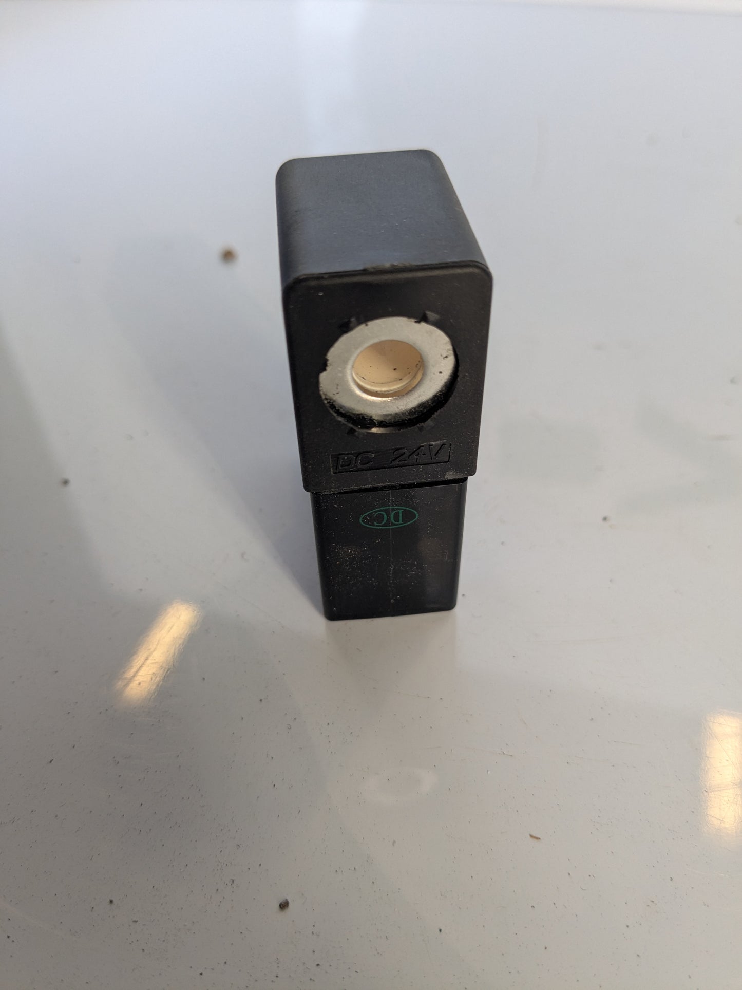 *NEW* AIRTAC DC24V 3.0W Solenoid Coil Voltage Range DC21.6V 26.4V + Connector - Robot Hub