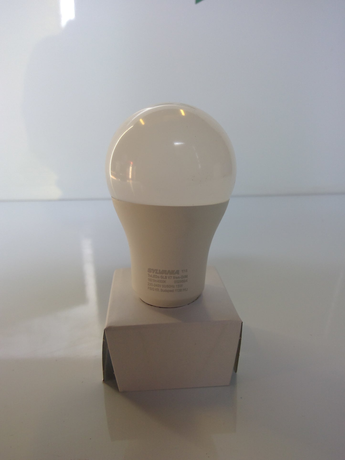 *NEW* Sylvania Cool White 4000K LED Bulb (E27) - Robot Hub