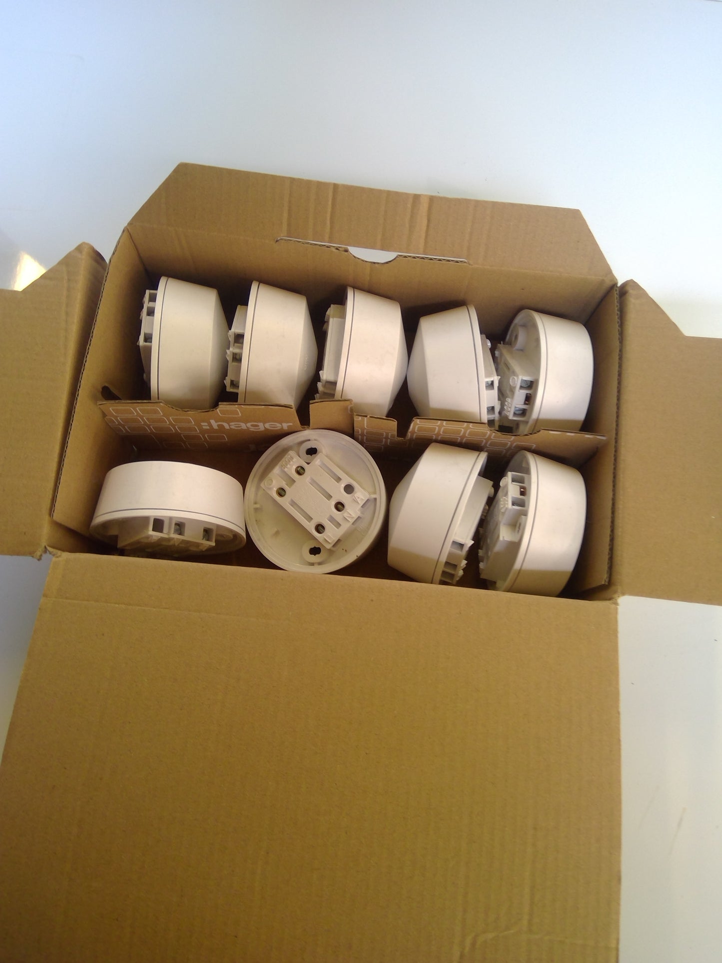 *NEW* Hager Klik 6A 3 Pin Ceiling Rose and Cover - Robot Hub