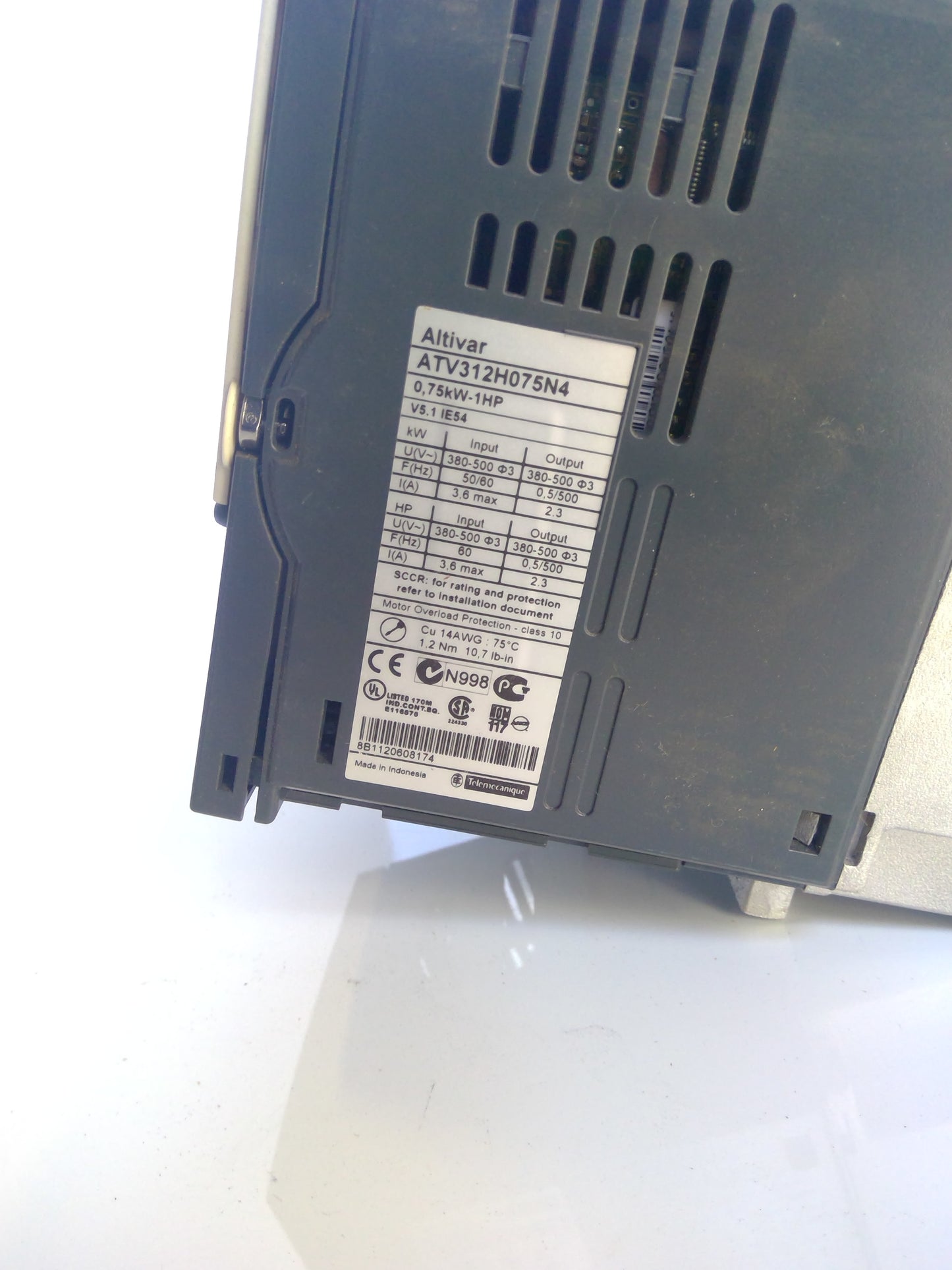 *USED* Schneider Electric Inverter Drive, 0.75 kW, 1 Phase - Robot Hub
