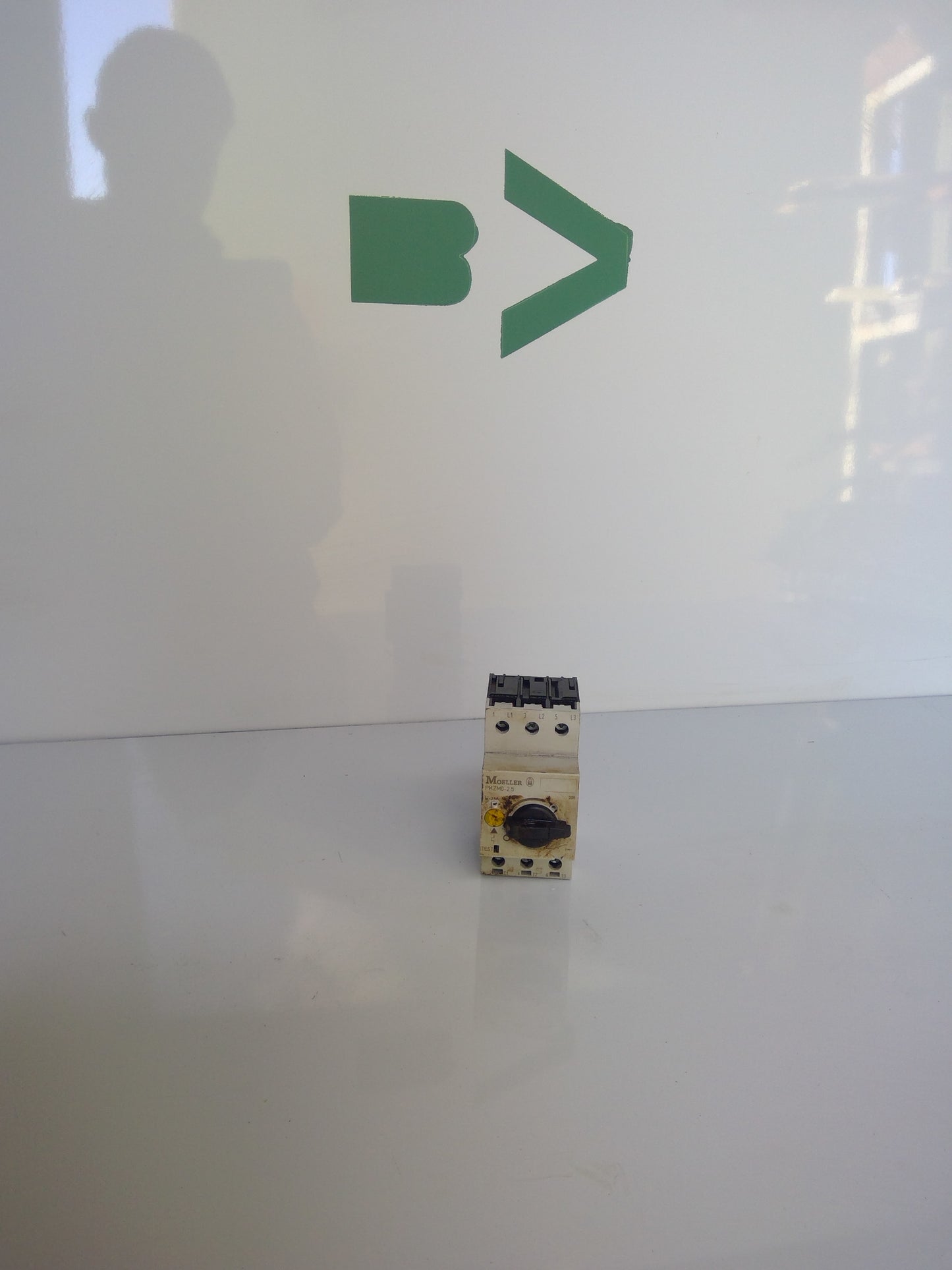 *NEW* Moeller PKZM0-2.5 Circuit Breaker - Robot Hub