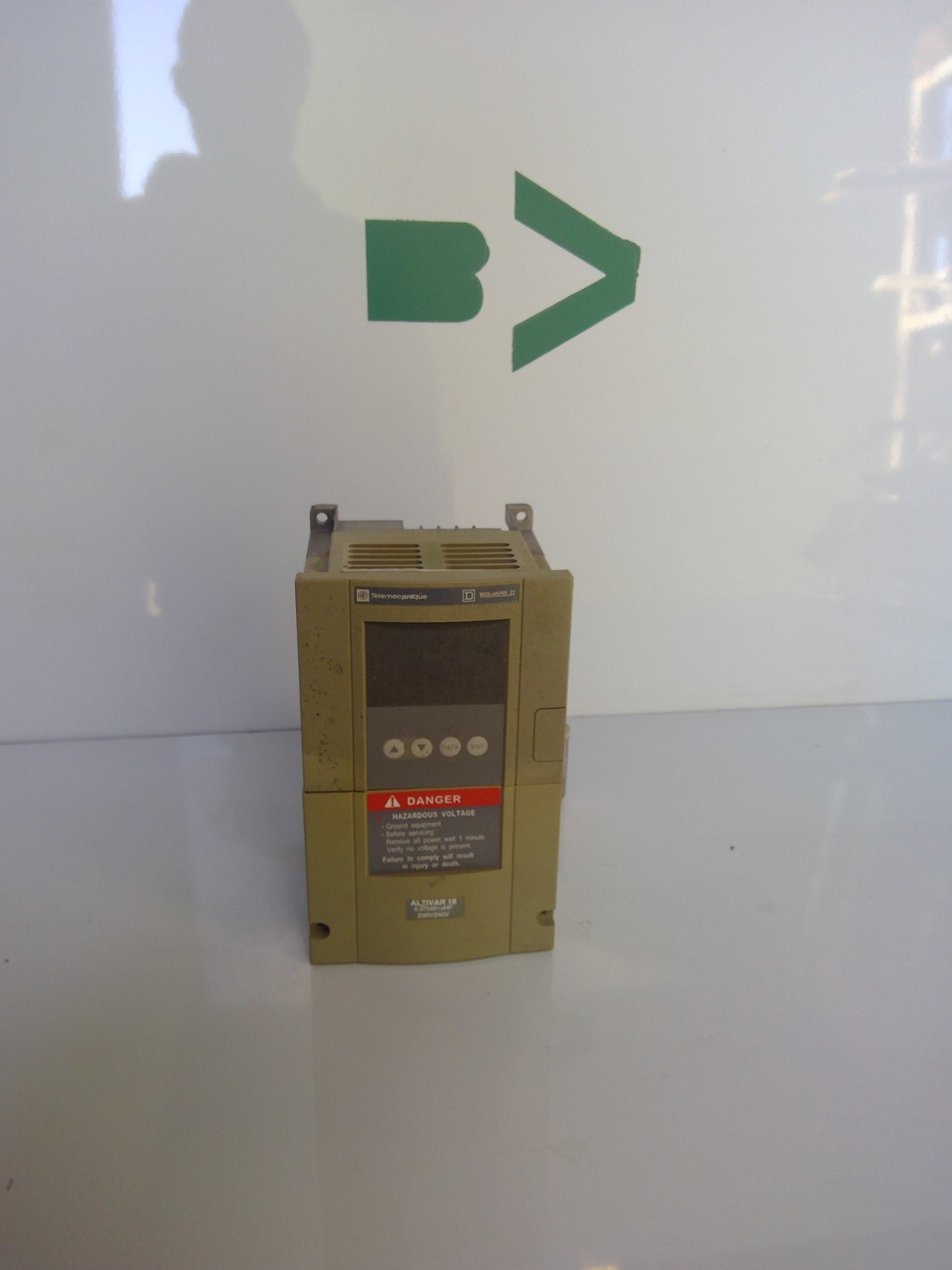 *USED* Schneider Electric ATV18U09M2 VARIABLE SPEED DRIVE SINGLE PHASE 0.37 KW 0.9 KVA - Robot Hub