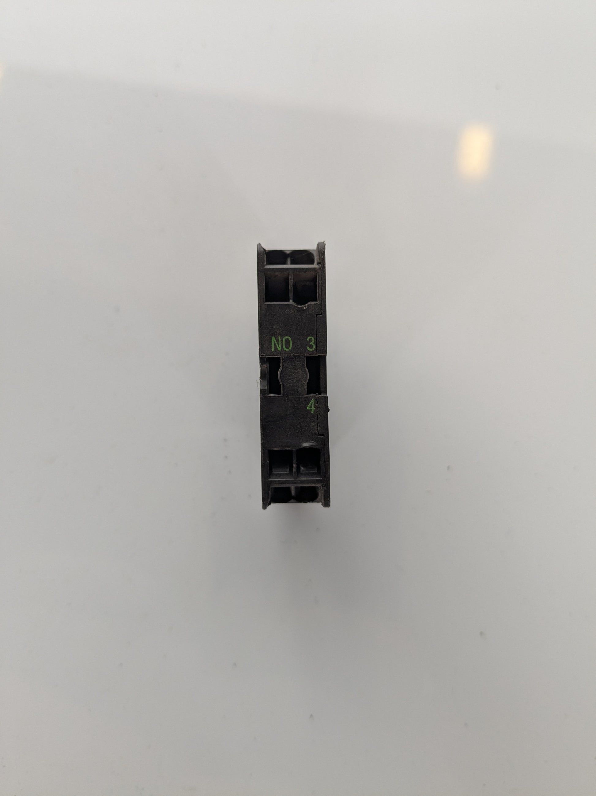 *NEW* Eaton M22 Series Contact Block for Use with N(S)1(-4) Series, NZM1(-4) Series, PN1(-4) Series, 500V, 1 NO - Robot Hub