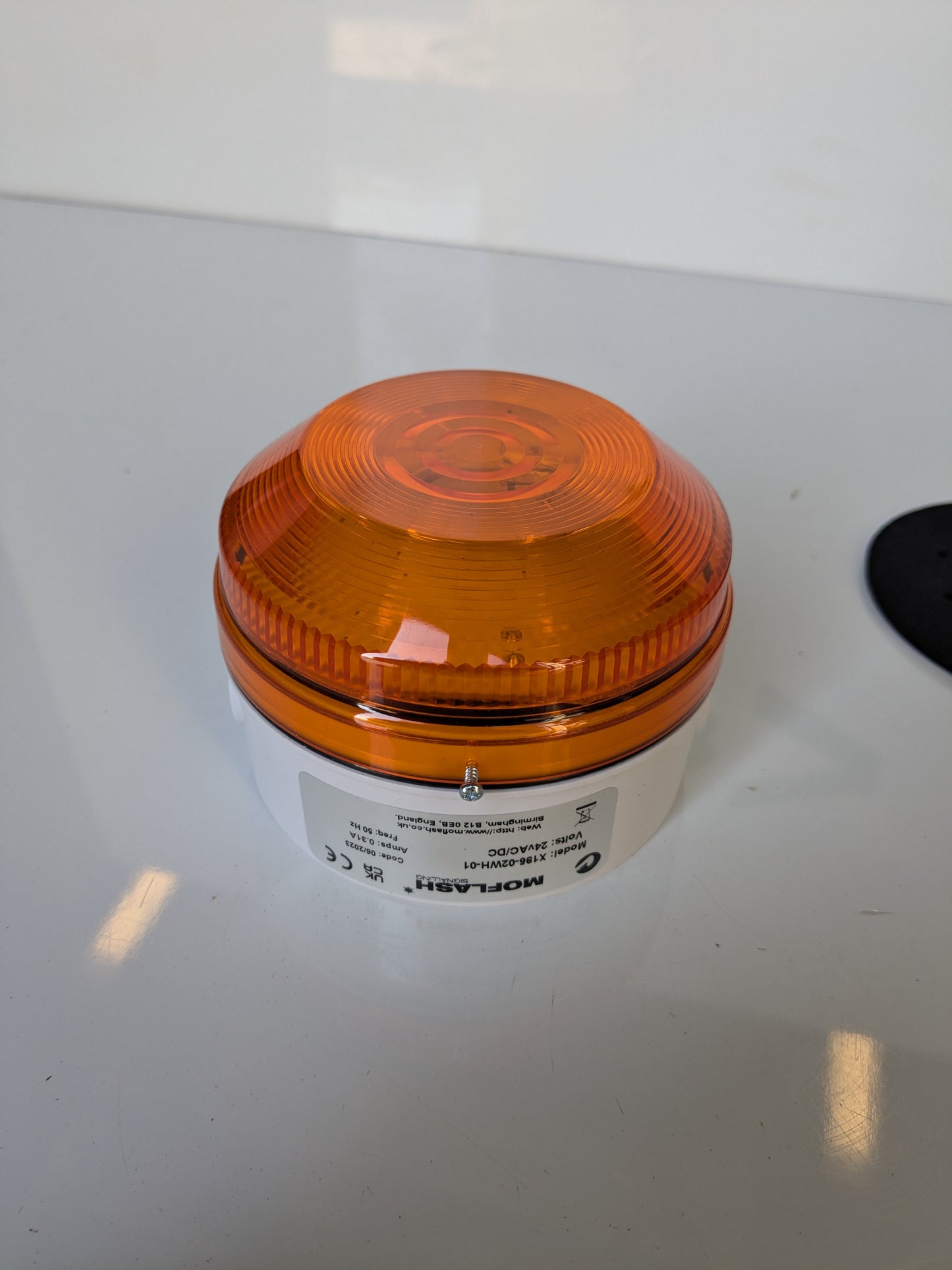 *NEW* Moflash LED195 Series Amber Flashing Beacon, 20 → 30 V ac/dc, Surface Mount, Wall Mount, LED Bulb, IP65 - Robot Hub