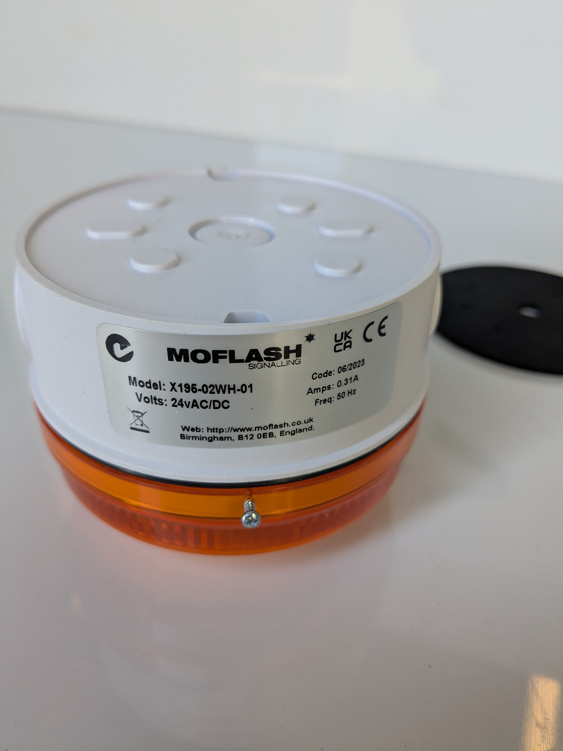 *NEW* Moflash LED195 Series Amber Flashing Beacon, 20 → 30 V ac/dc, Surface Mount, Wall Mount, LED Bulb, IP65 - Robot Hub