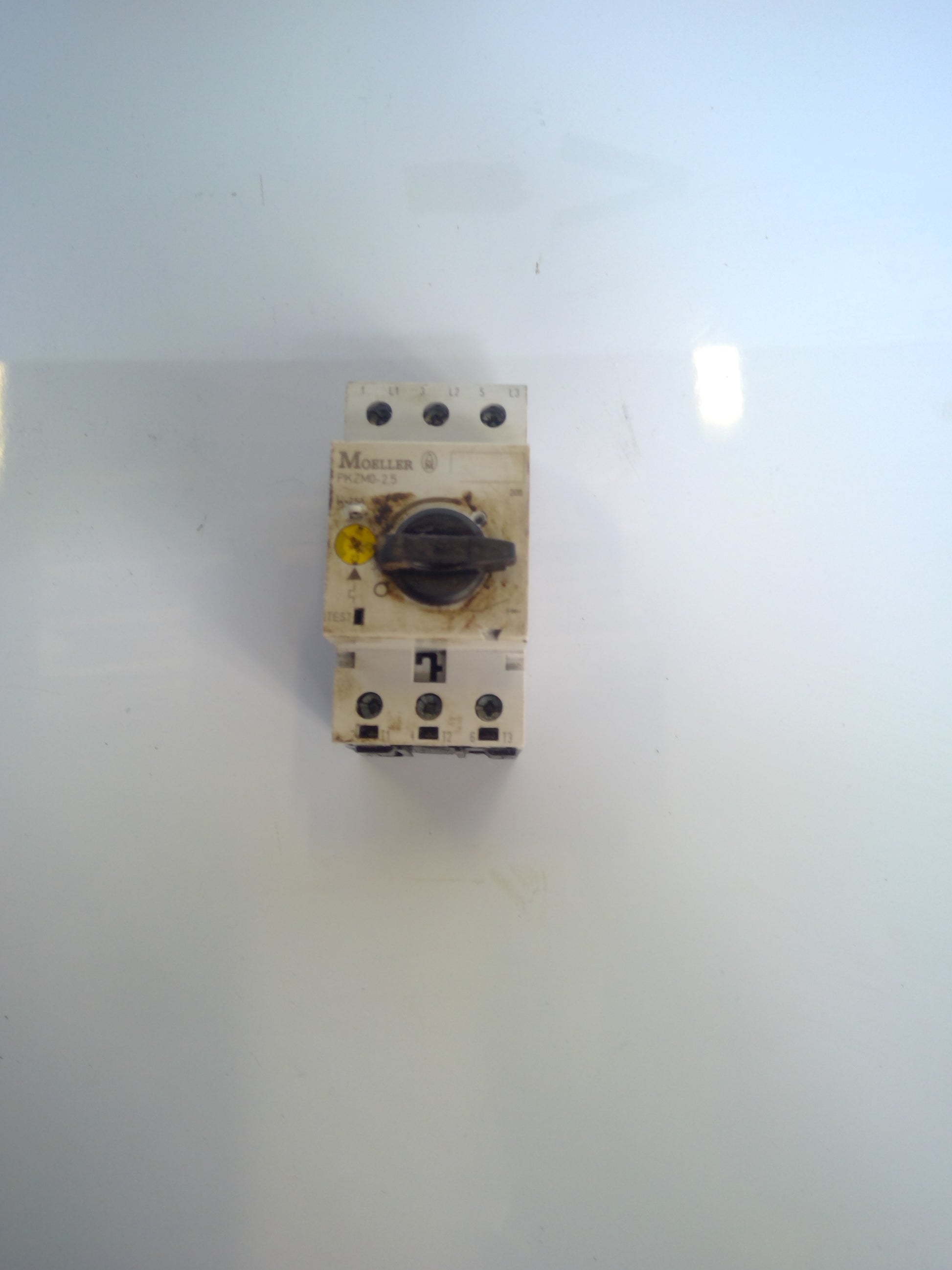 *NEW* Moeller PKZM0-2.5 Circuit Breaker - Robot Hub