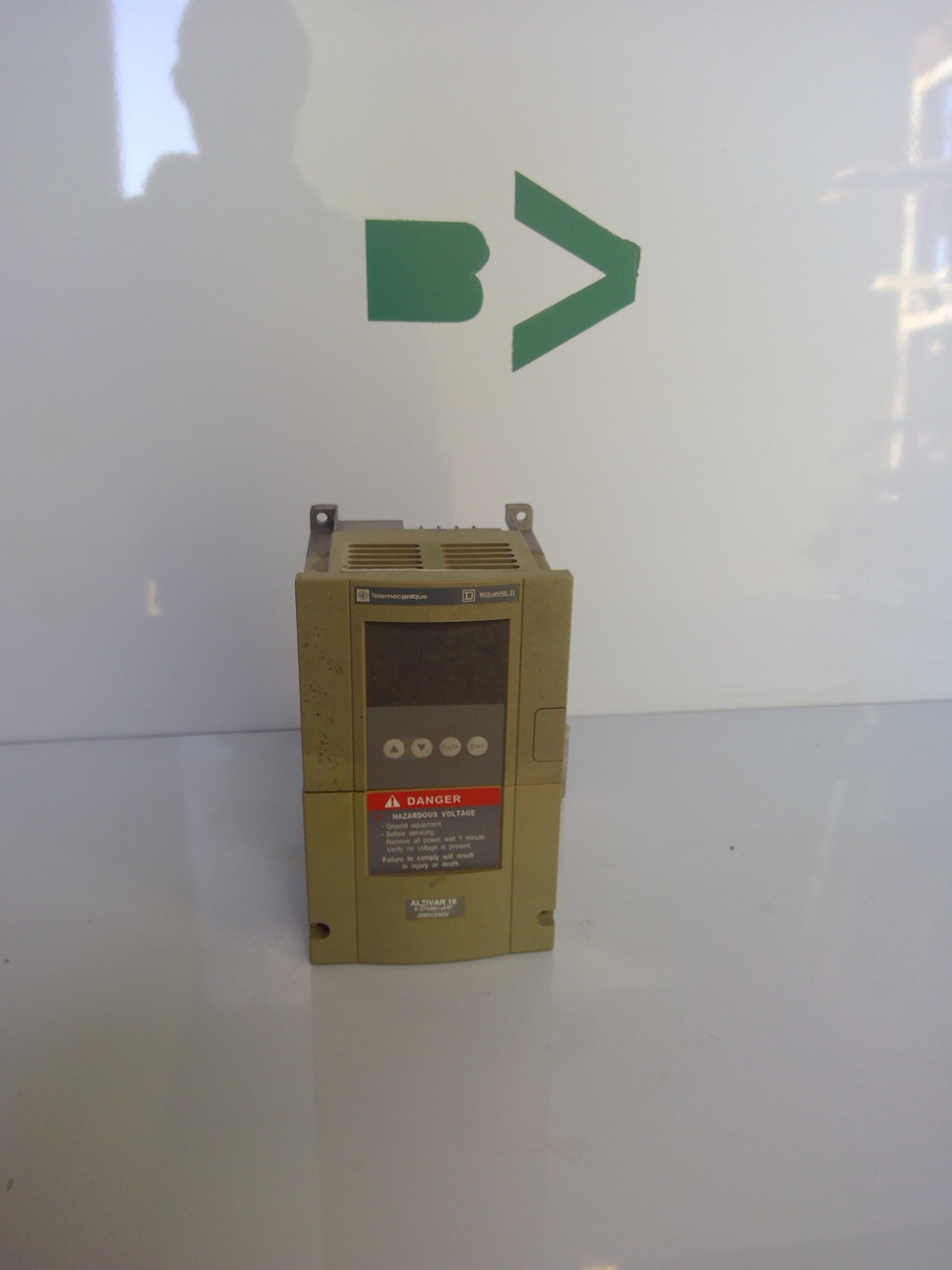 *USED* Schneider Electric ATV18U09M2 VARIABLE SPEED DRIVE SINGLE PHASE 0.37 KW 0.9 KVA - Robot Hub